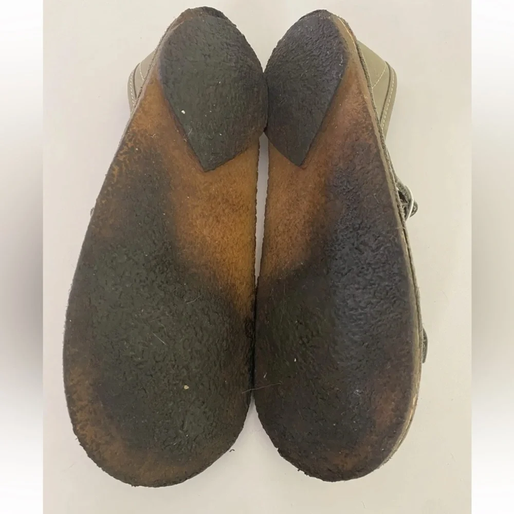 Bear Feet children’s leather shoes Size 7 Mary Janes gray flowers